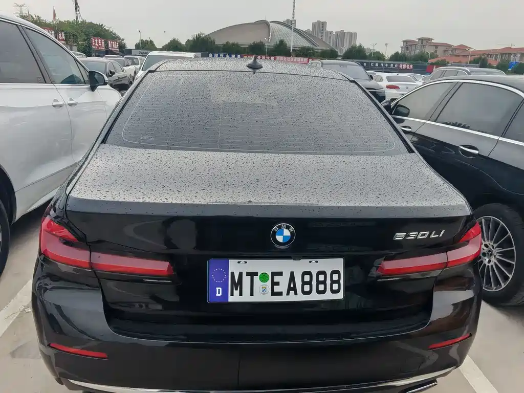 BMW 5 Series — миниатюра 8