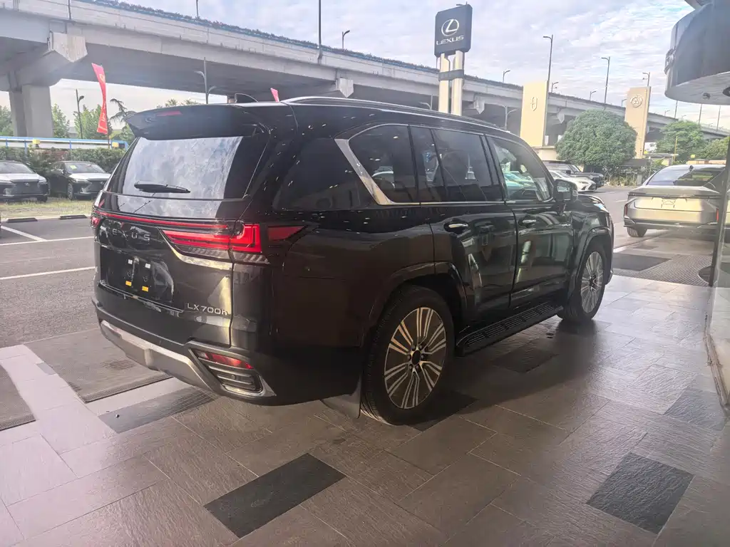 Lexus LX 2025 700h