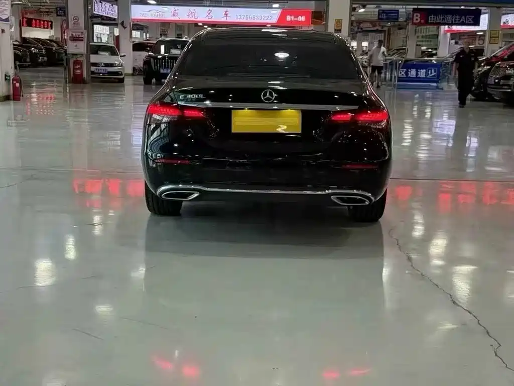 Mercedes-Benz E-Class — миниатюра 8