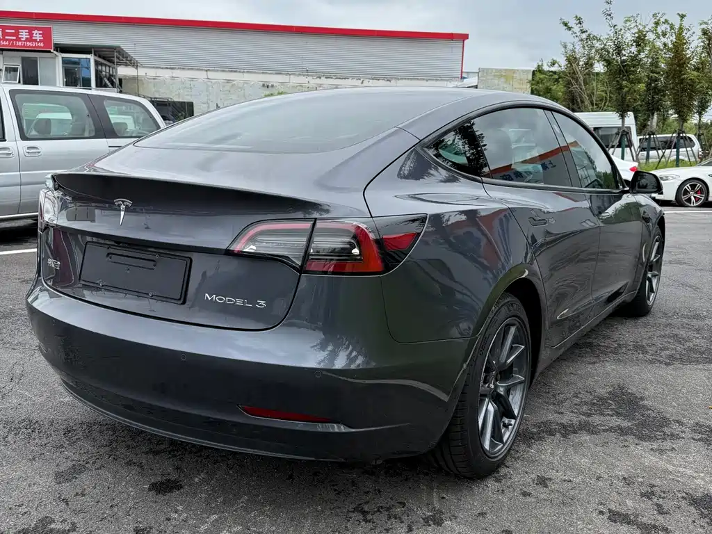 Tesla Model 3 — миниатюра 12