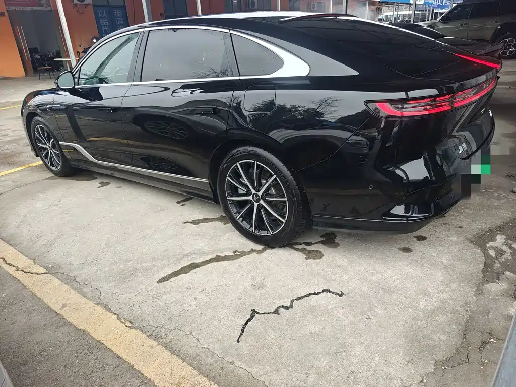 VOYAH LANTU CHASING LIGHT