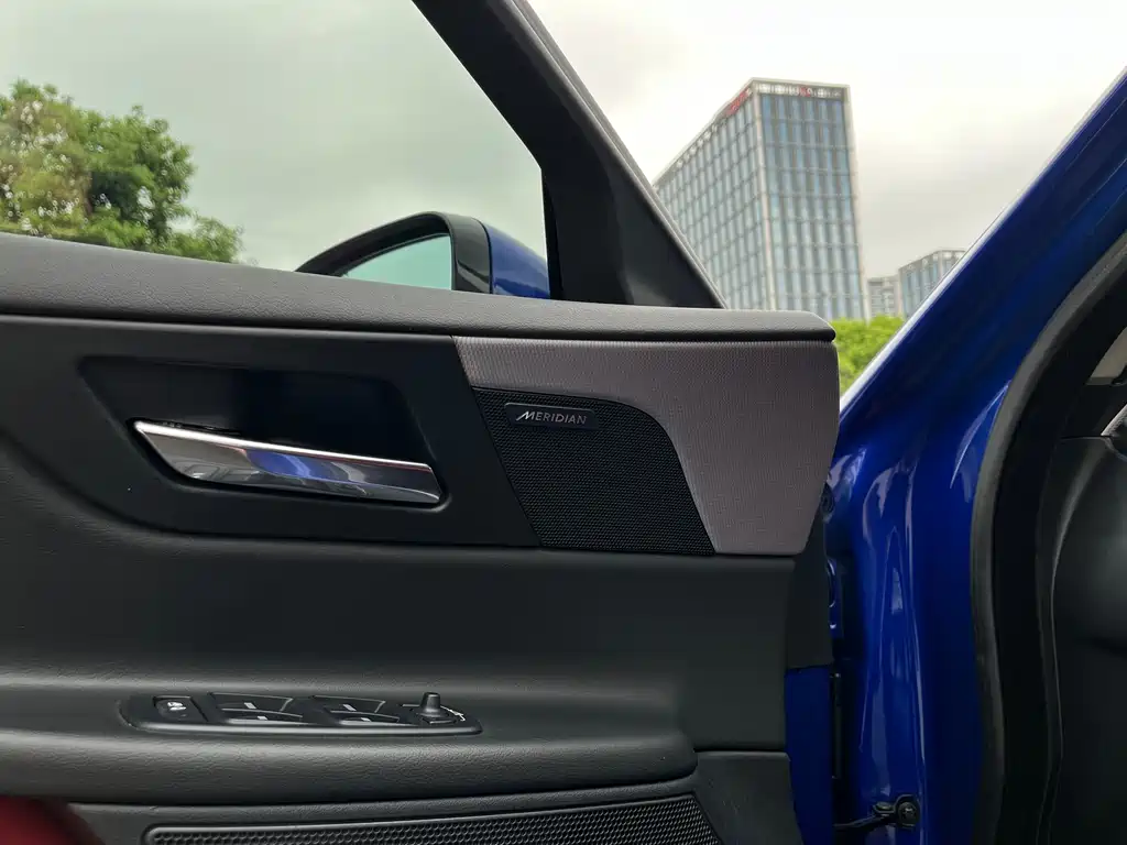 Jaguar XE — миниатюра 19