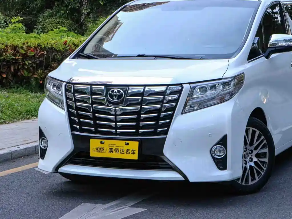 Toyota Alphard — миниатюра 2