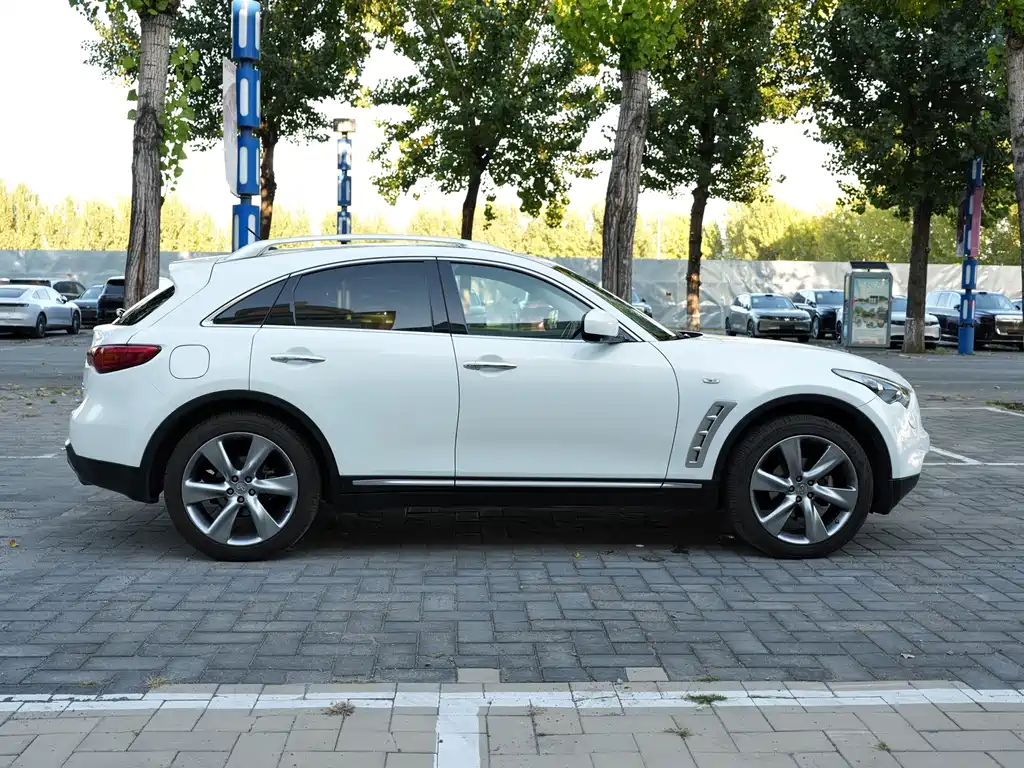 Infiniti FX — миниатюра 4