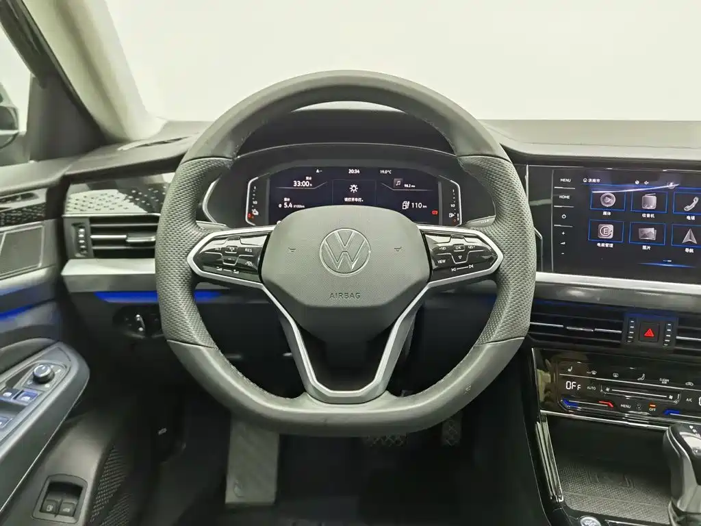 Volkswagen Passat PHEV — миниатюра 11