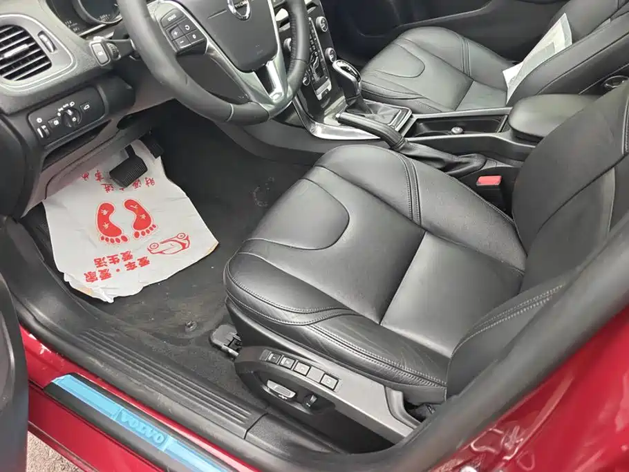 Volvo V40 — миниатюра 9