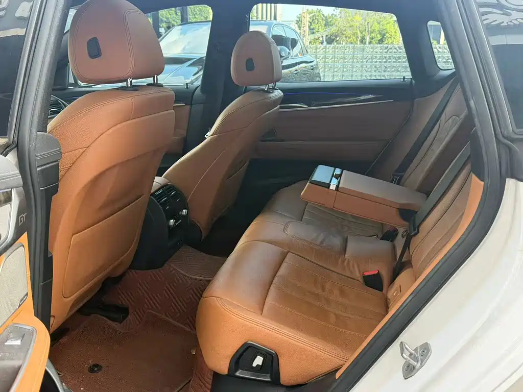 BMW 6 Series GT — миниатюра 6