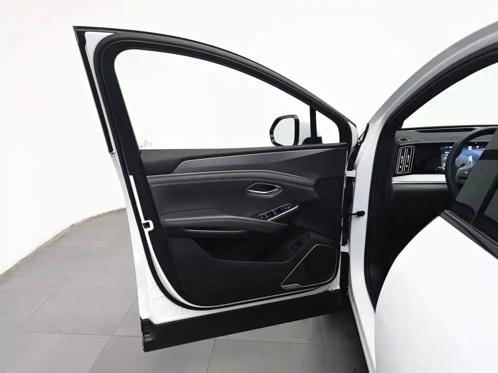 BYD L DM-i — миниатюра 8