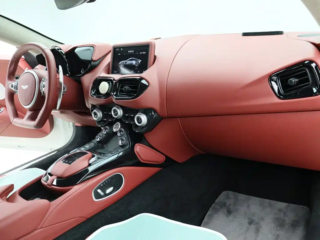 Aston Martin V8 Vantage — миниатюра 13