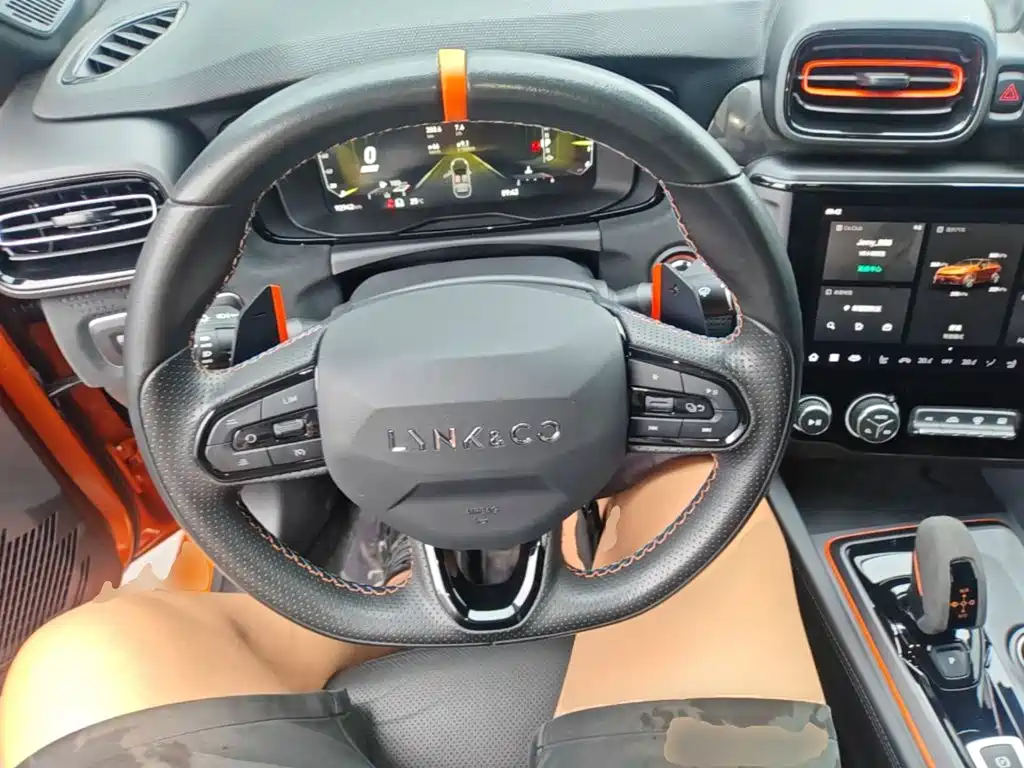 Lynk & Co 02 Hatchback — миниатюра 7