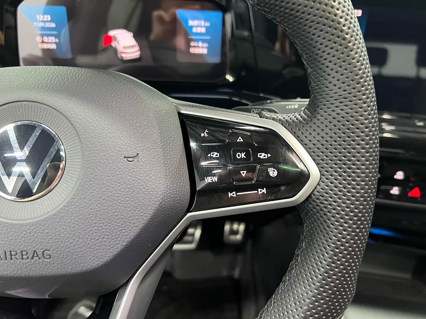 Volkswagen Golf 1.4 л 2024 г. Серебристо-серый, пробег 36000 км