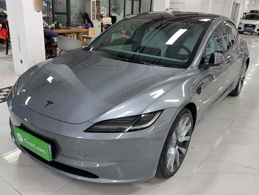 Tesla Model 3 2024