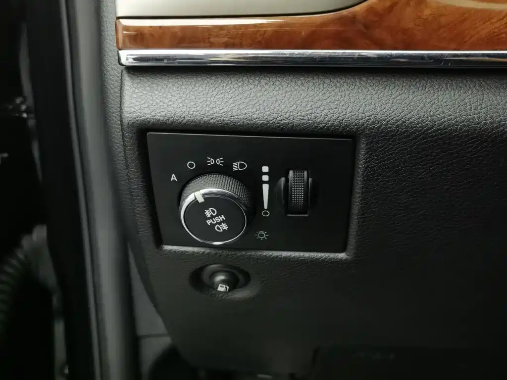 Jeep Grand Cherokee (Import) — миниатюра 21