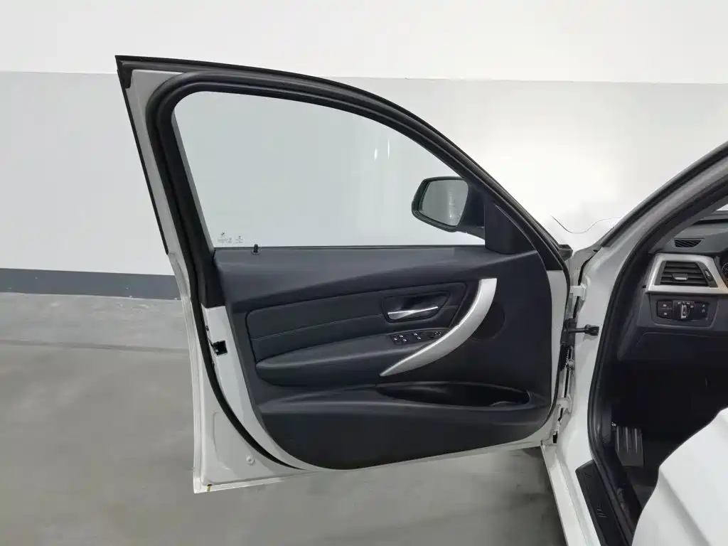 BMW 3 Series — миниатюра 8