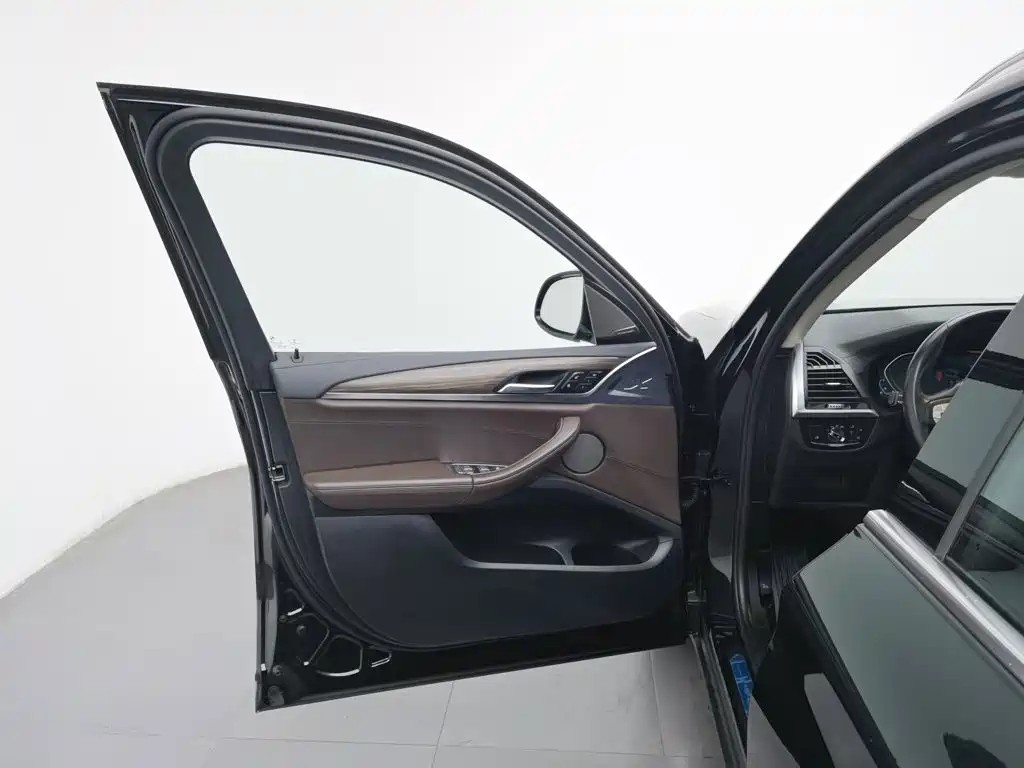 BMW X3 — миниатюра 8