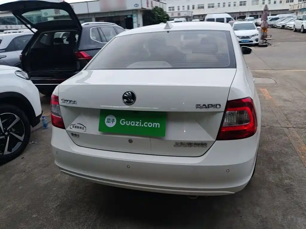 Skoda Rapid — миниатюра 6