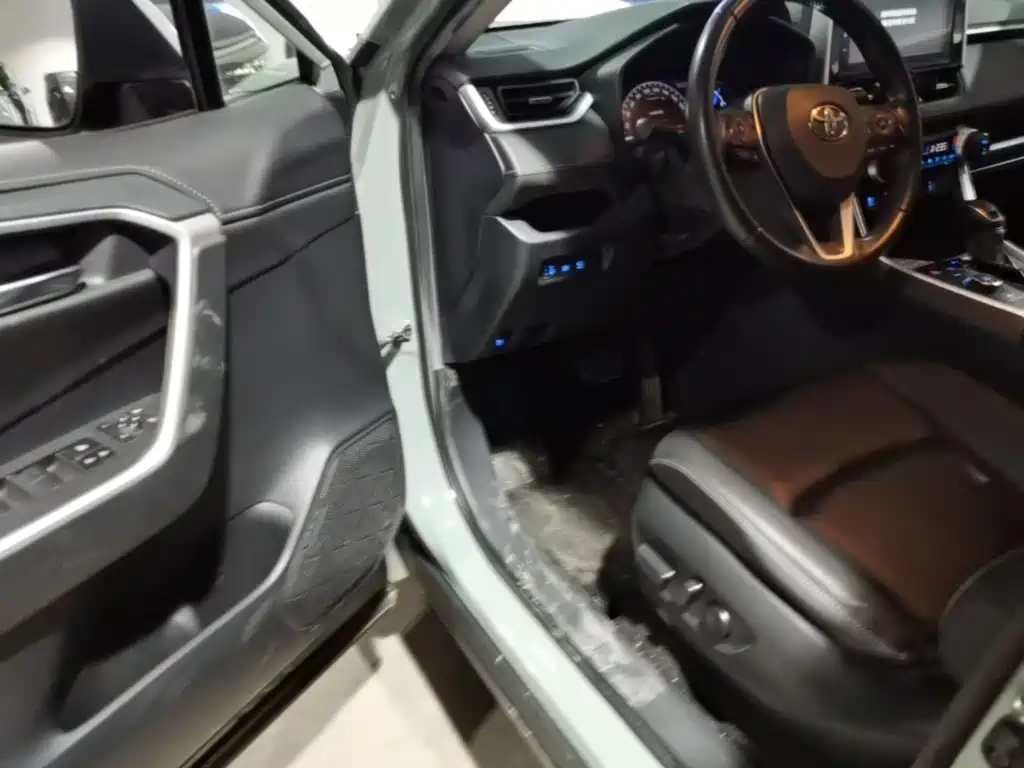 Toyota RAV4 — миниатюра 16