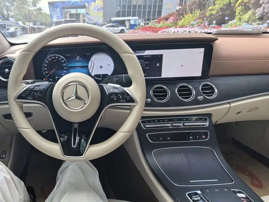 Mercedes-Benz E-Class — миниатюра 16
