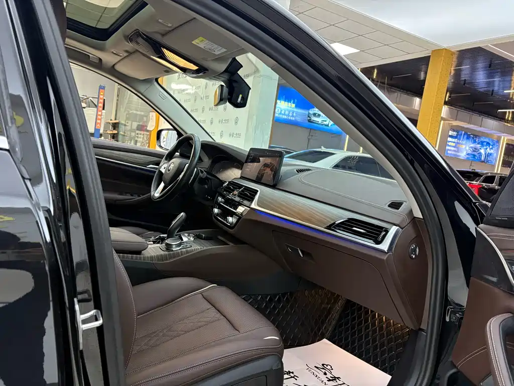 BMW 5 Series — миниатюра 21