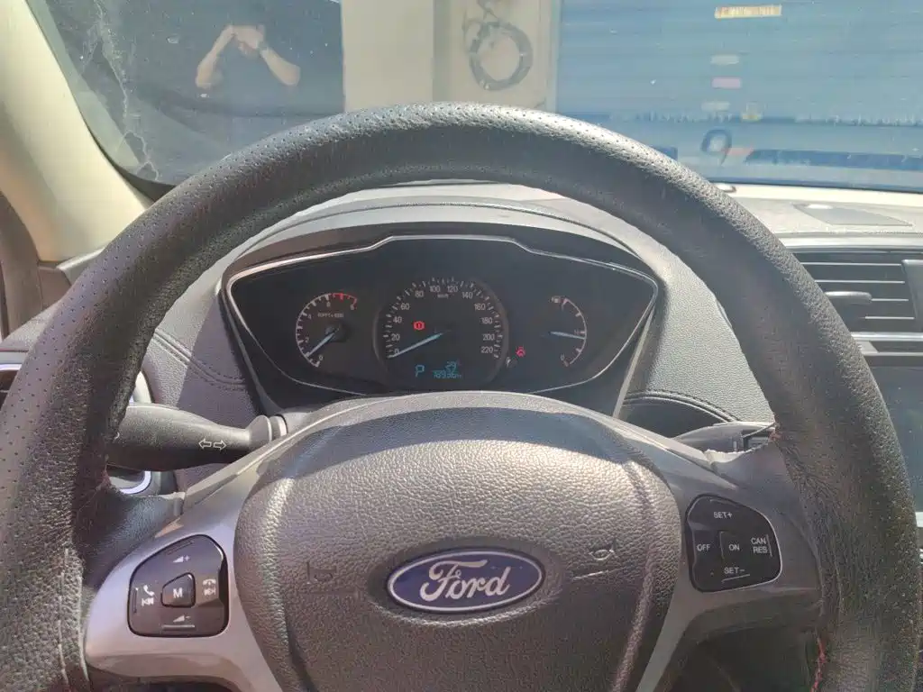 Ford Escort — миниатюра 12
