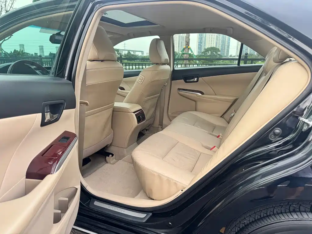 Toyota Camry — миниатюра 6