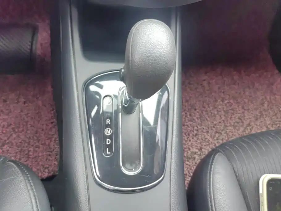 Nissan Tiida — миниатюра 16