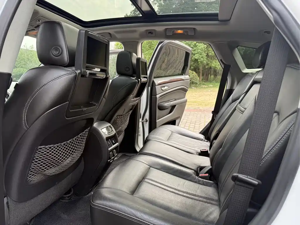 Cadillac SRX — миниатюра 8