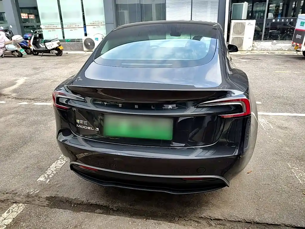 Tesla Model 3 — миниатюра 6