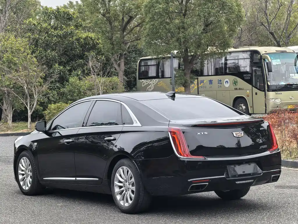 CADILLAC XTS