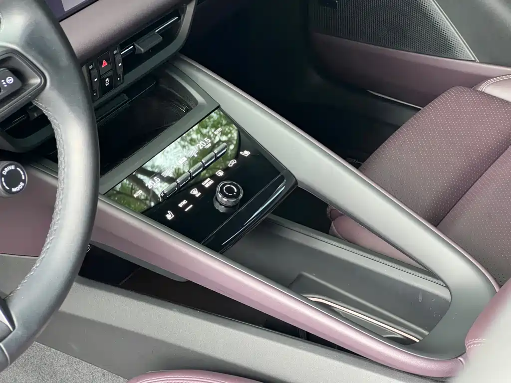 Porsche Macan EV — миниатюра 10