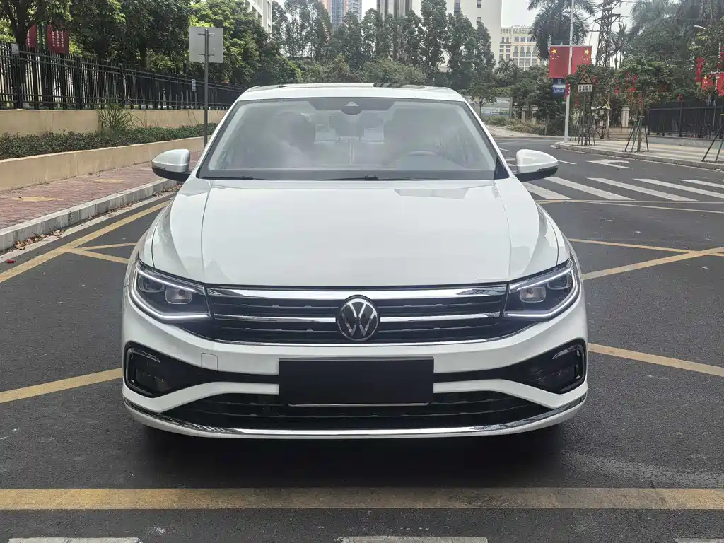 VOLKSWAGEN BORA