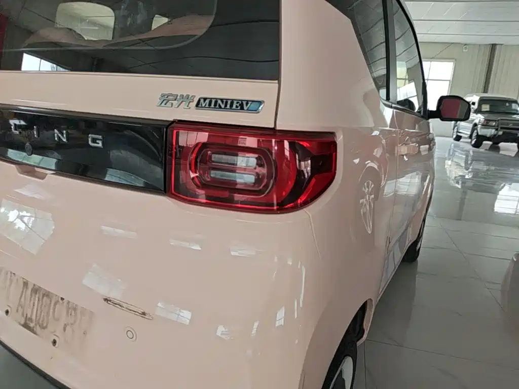 Wuling MINIEV — миниатюра 8