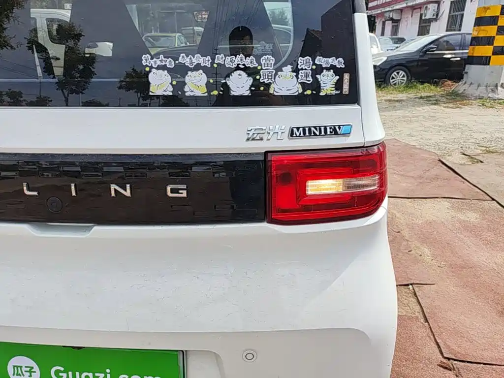 Wuling MINIEV — миниатюра 8