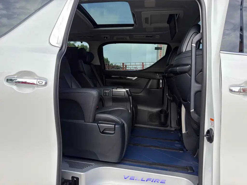 Toyota Vellfire — миниатюра 10