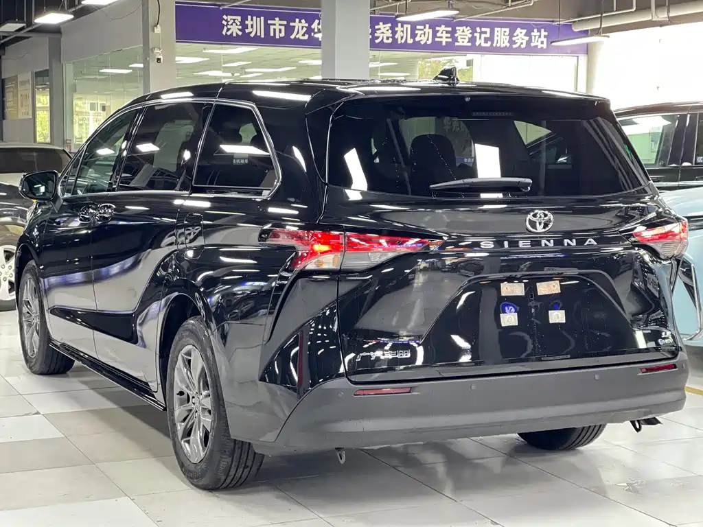 TOYOTA SIENNA