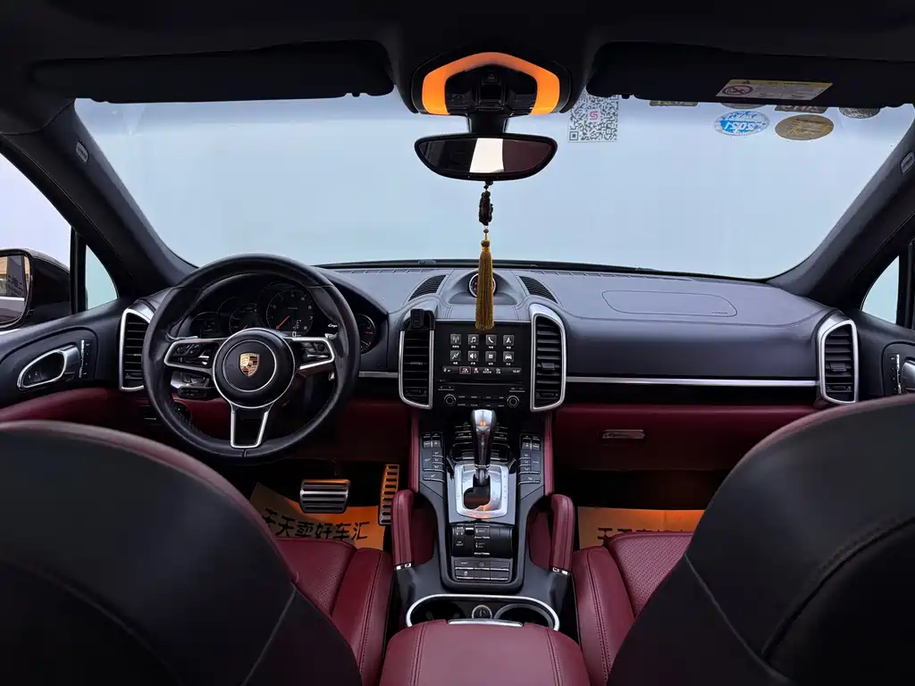 Porsche Cayenne — миниатюра 8