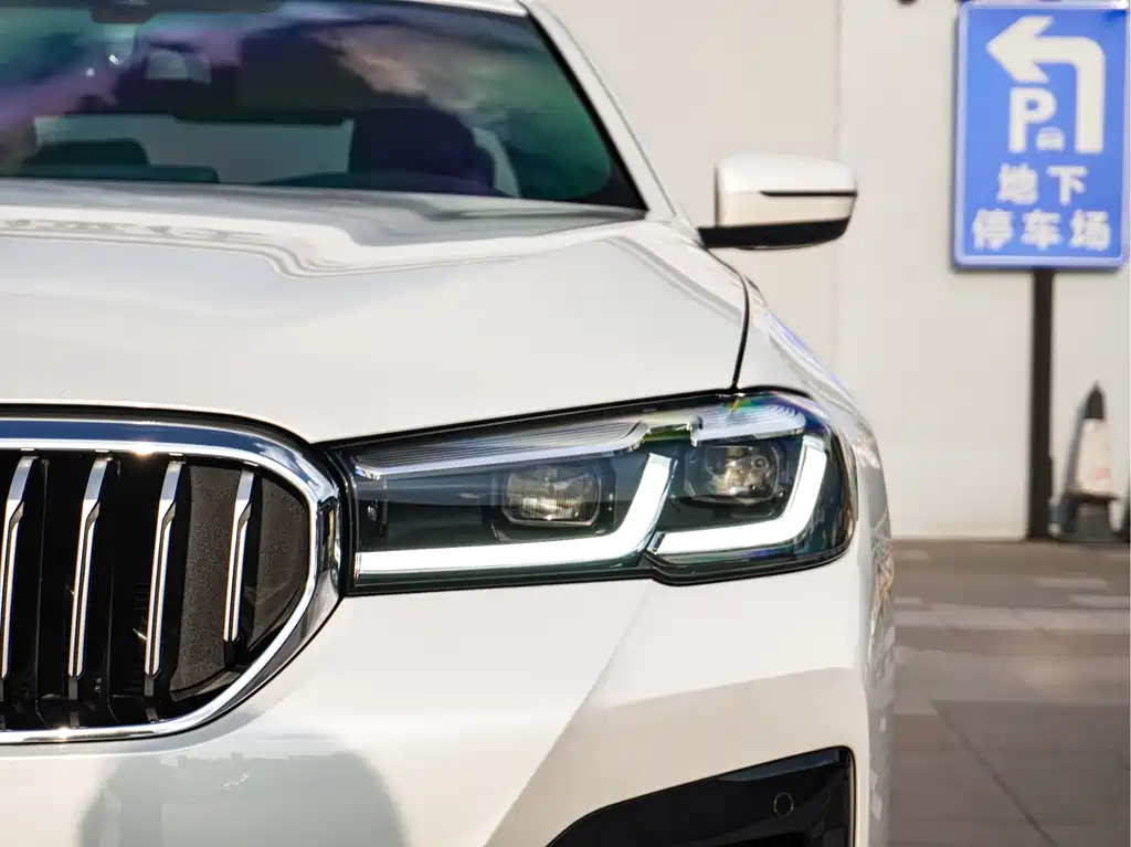 BMW 5 Series — миниатюра 4