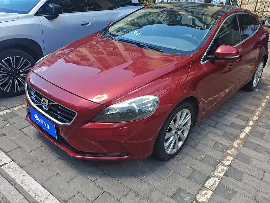 Купить Volvo V40