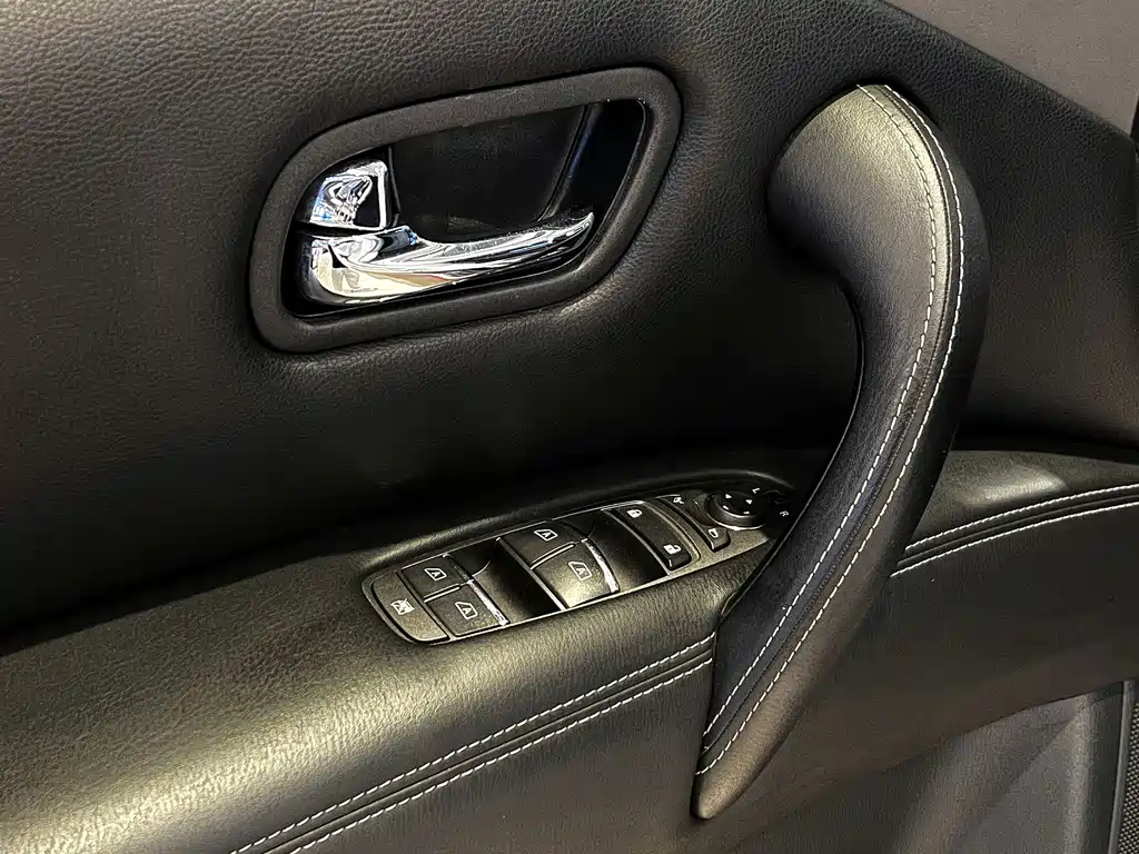 Nissan Patrol — миниатюра 19