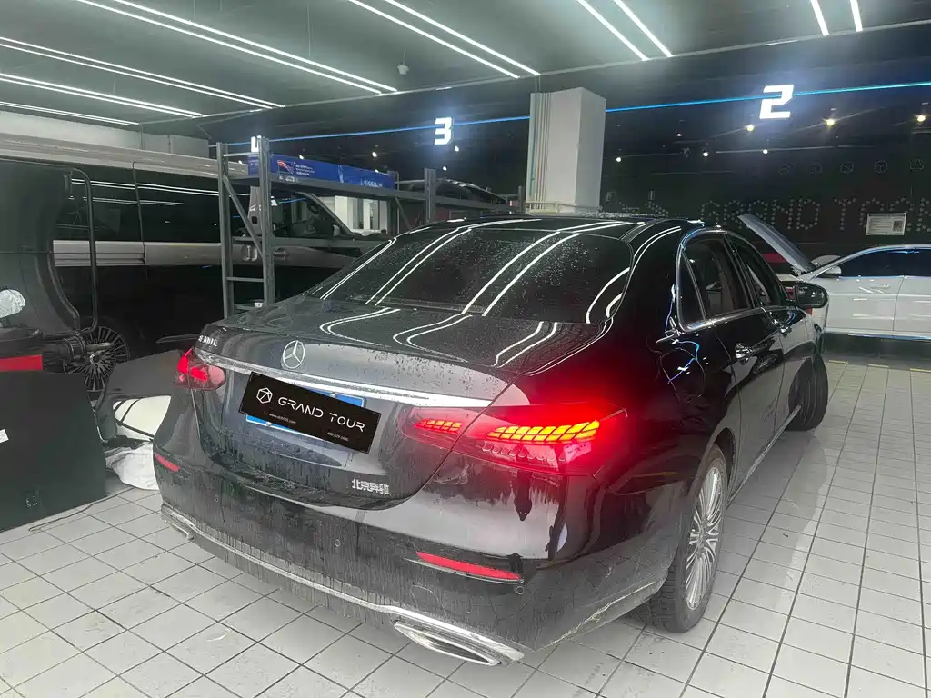 Mercedes-Benz E-Class — миниатюра 6