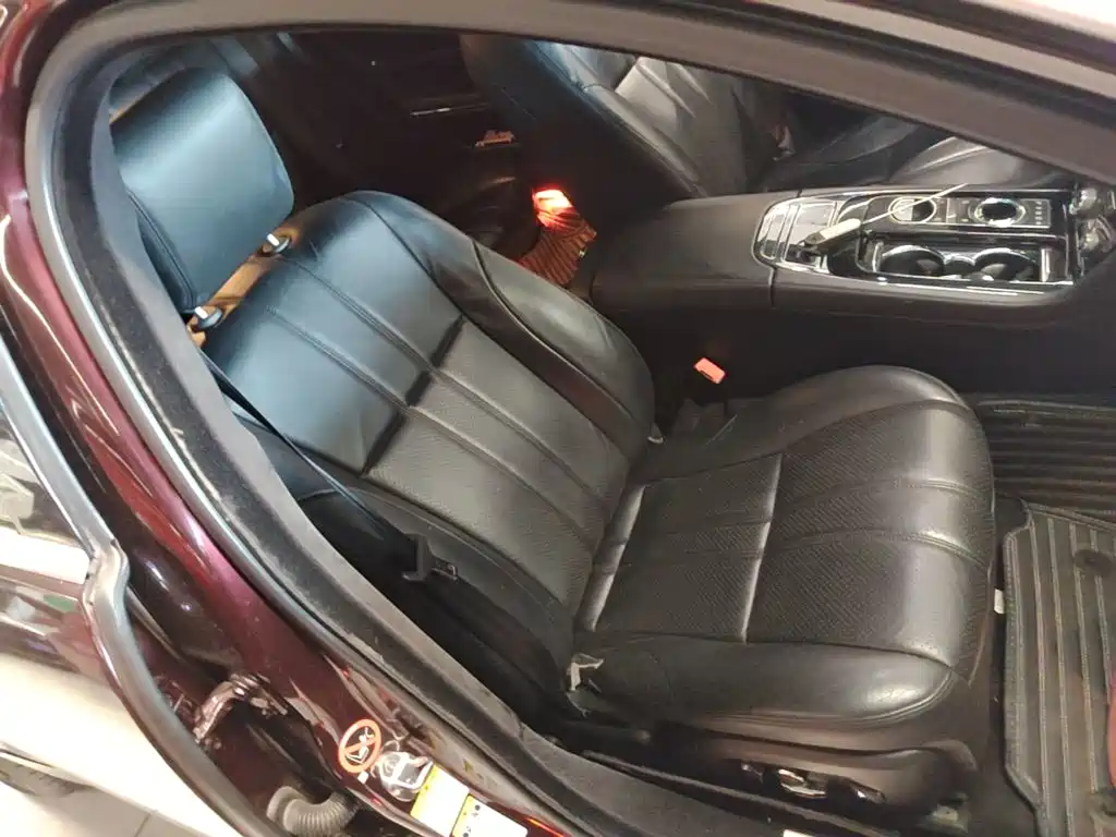 Jaguar XJ — миниатюра 25