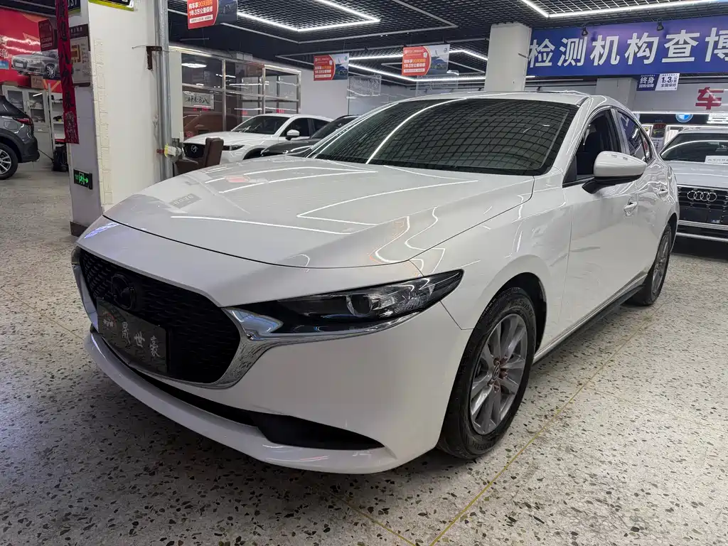 Mazda 3 Axela 2022
