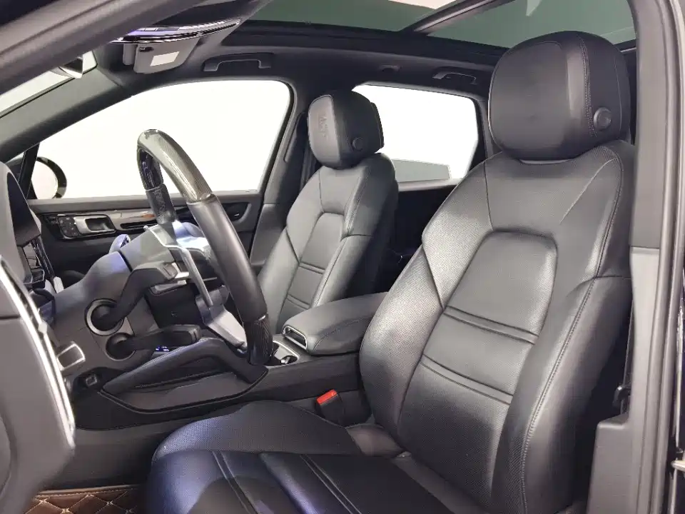 Porsche Cayenne — миниатюра 10