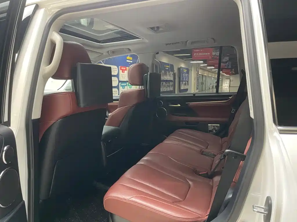 Lexus LX — миниатюра 13
