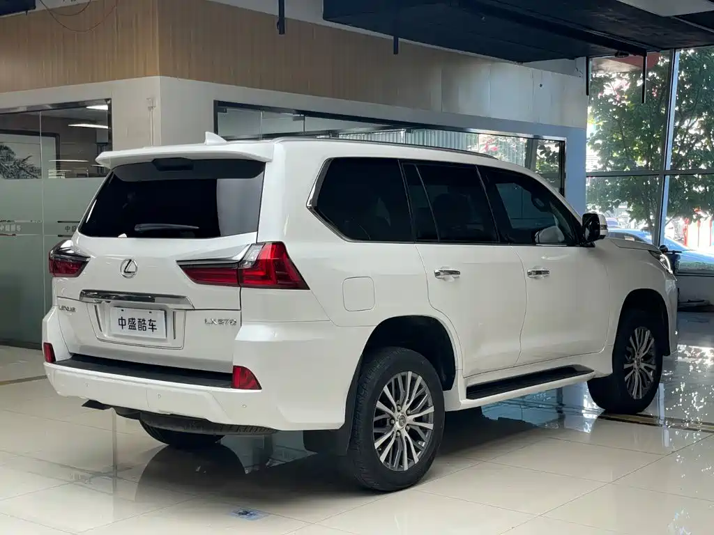 Lexus LX — миниатюра 31