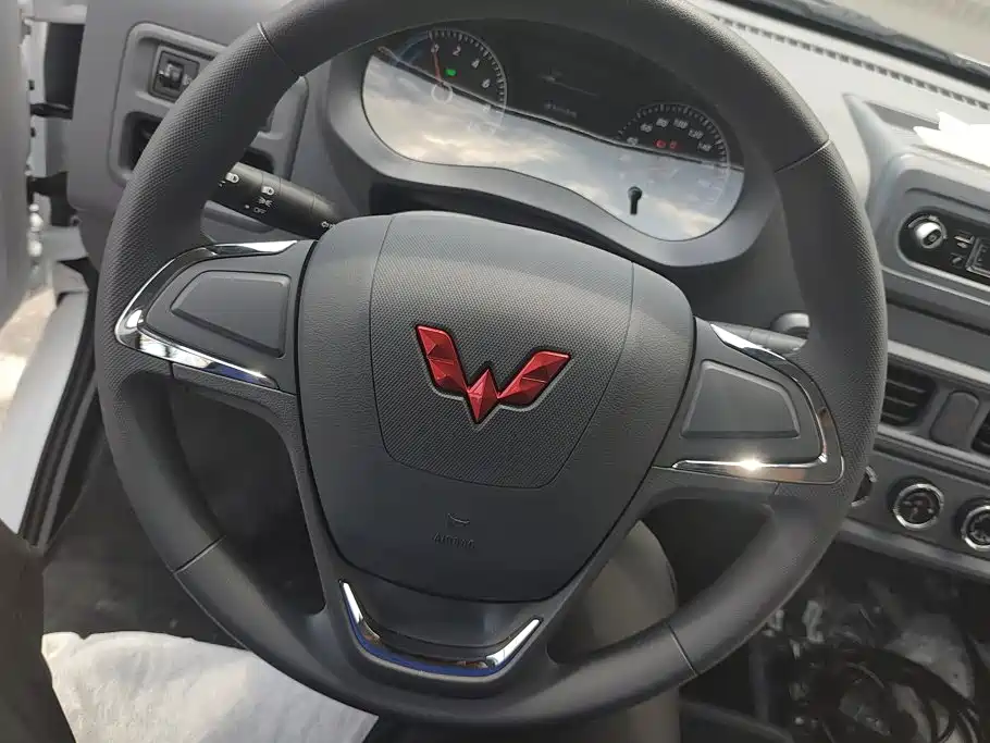 Wuling Yangguang — миниатюра 15
