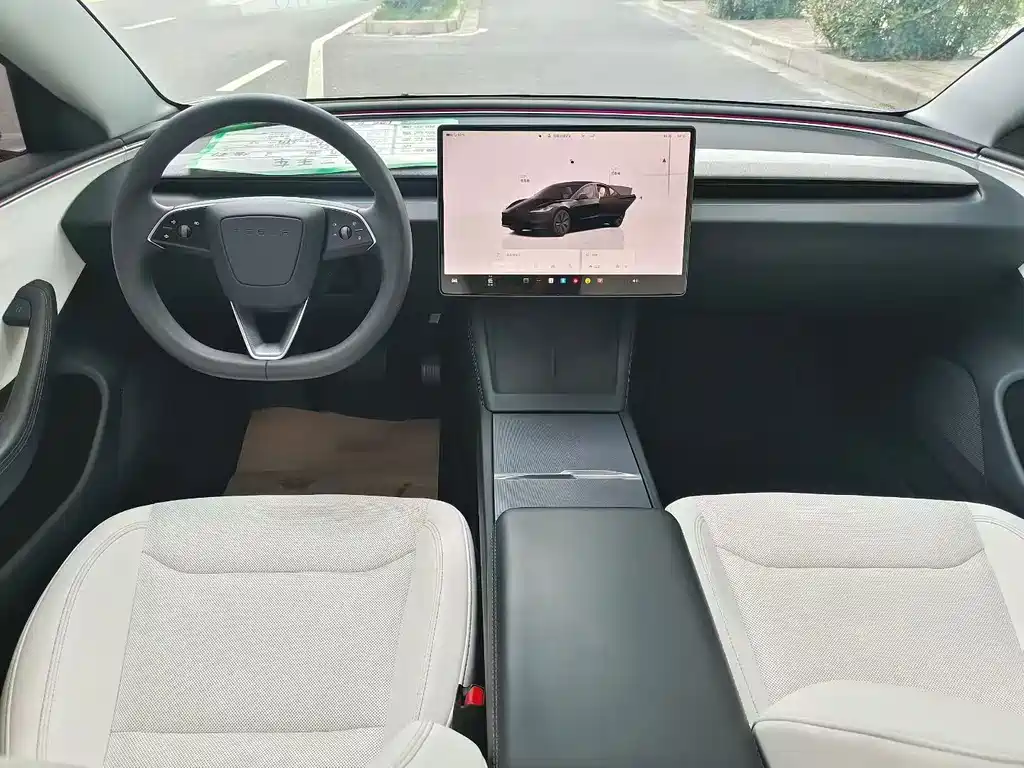 Tesla Model 3 — миниатюра 4