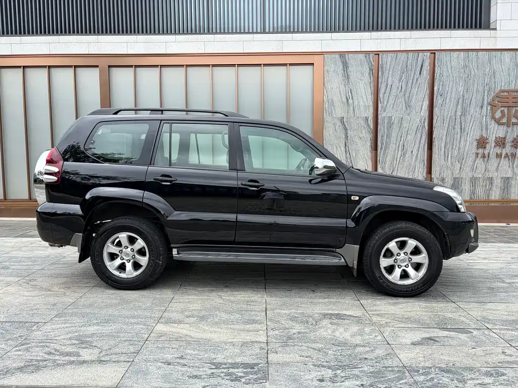 Toyota Land Cruiser Prado 2005 4.0L AT GX Luxury
