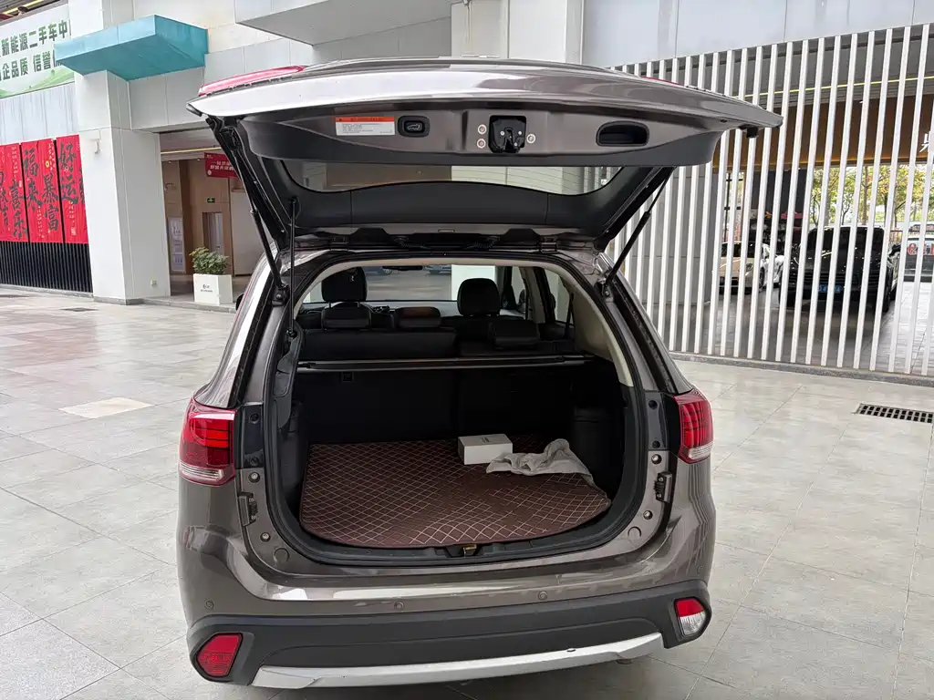 MITSUBISHI OUTLANDER