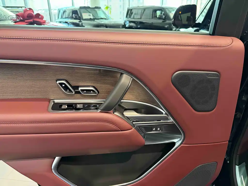 Land Rover Range Rover — миниатюра 15